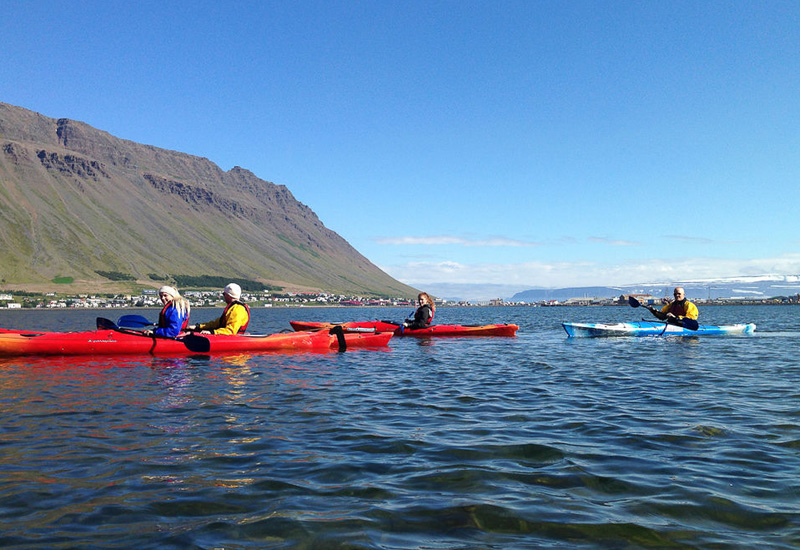 Kayak en aguas tranquilas Islandia